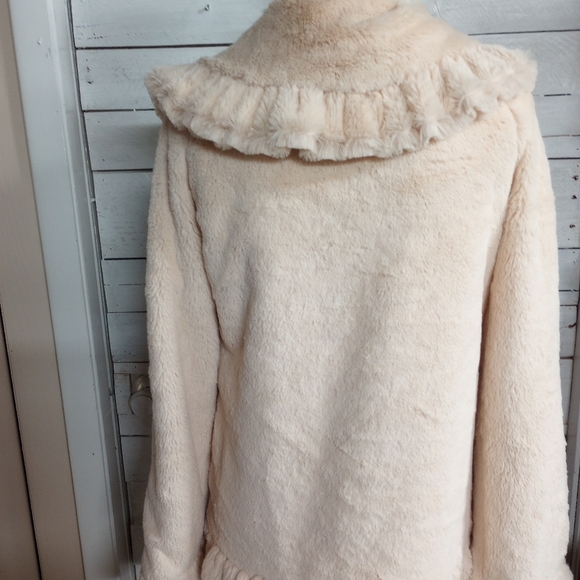 DAMSELLE New York Women's XS Cream Faux Fur Super Soft Ruffle Coat Satin Lined. - Picture 6 of 13